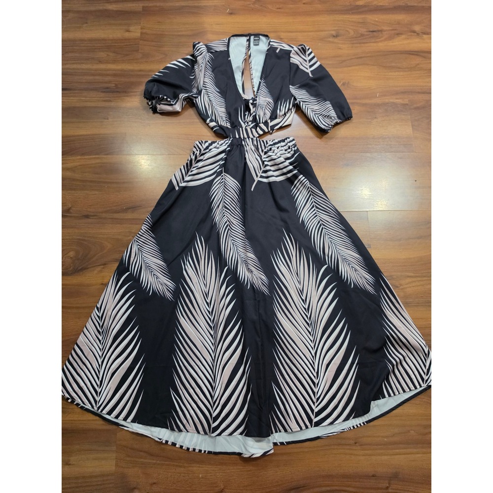 Excellent SHEIN Maxi Dress Size M Black White Tropical Palm Leaf Cut Out Back